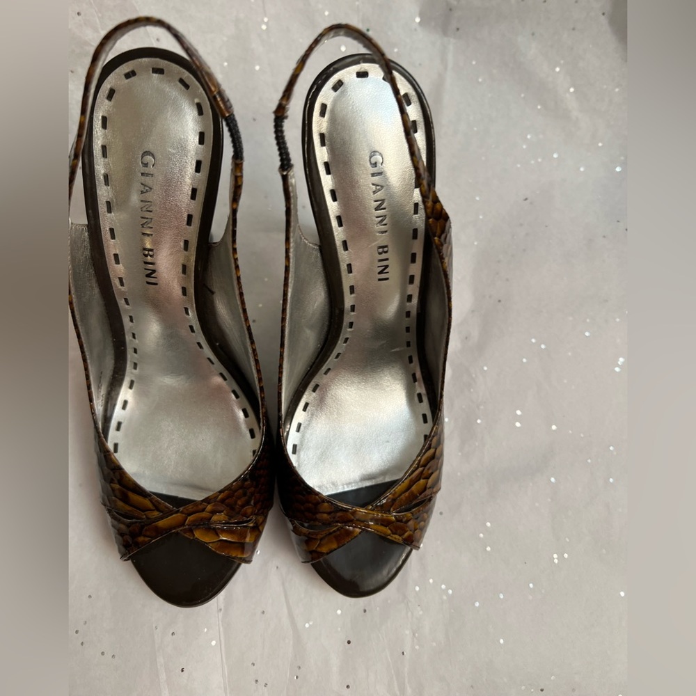 Gianni Bini heels are python upper EUC no box size 6m shoes has 6 inch heels